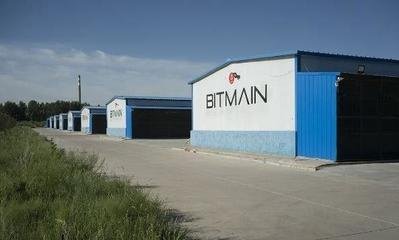 Mining farm setup showcasing different power systems